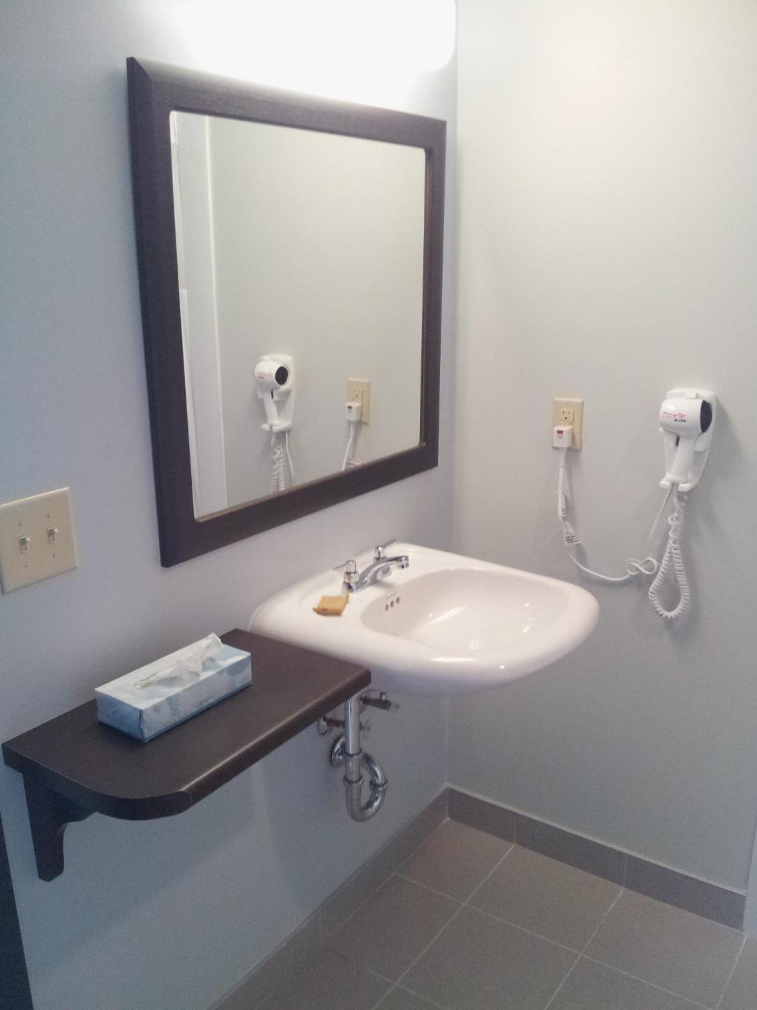 Midland Inn & Suites Zewnętrze zdjęcie