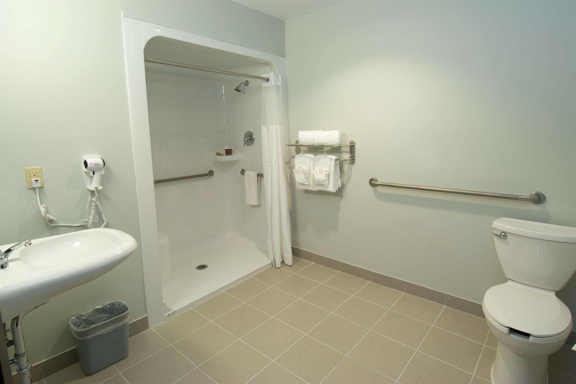 Midland Inn & Suites Zewnętrze zdjęcie